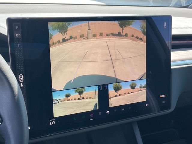 2024 Tesla Model X photo 10