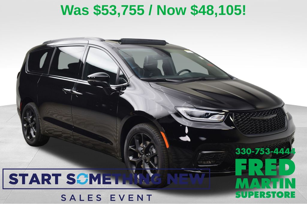 2026 Chrysler Pacifica Select's photo