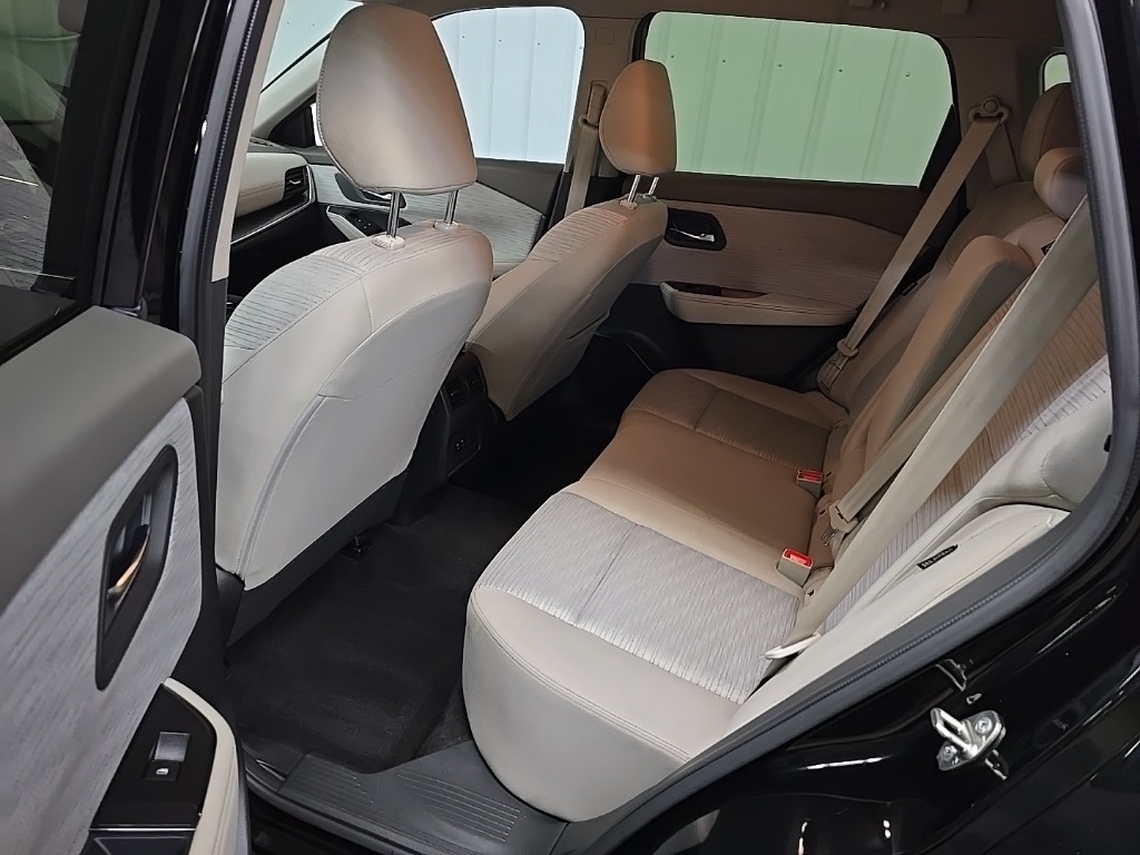 2023 Nissan Rogue SV photo 29