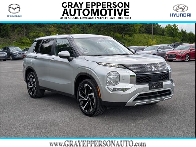 2023 Mitsubishi Outlander SE's photo