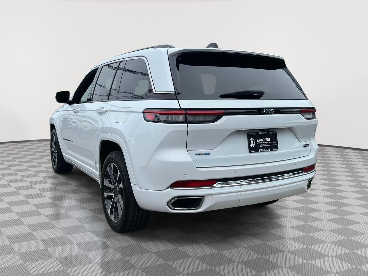 2023 Jeep Cherokee 4xe Overland photo 4