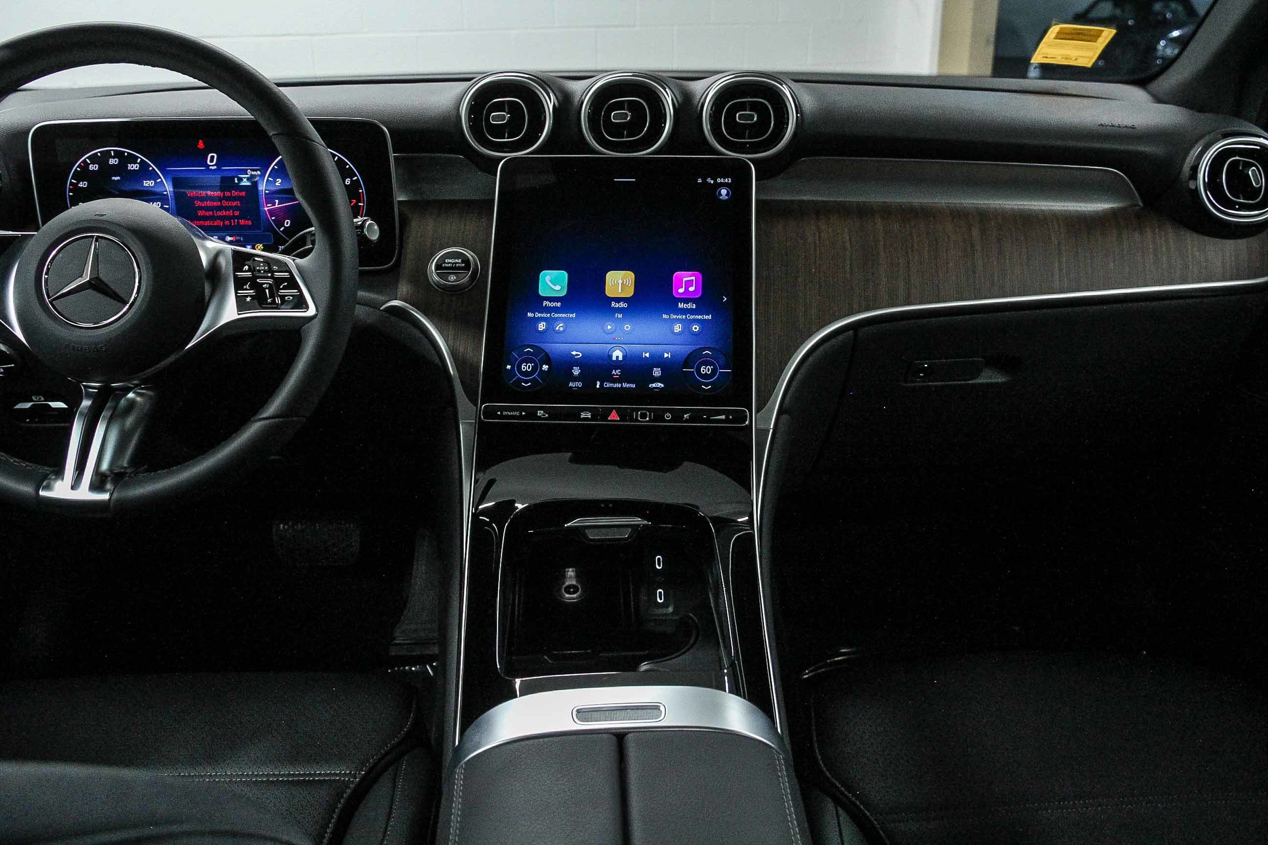 2025 Mercedes Benz GLC 300 photo 12