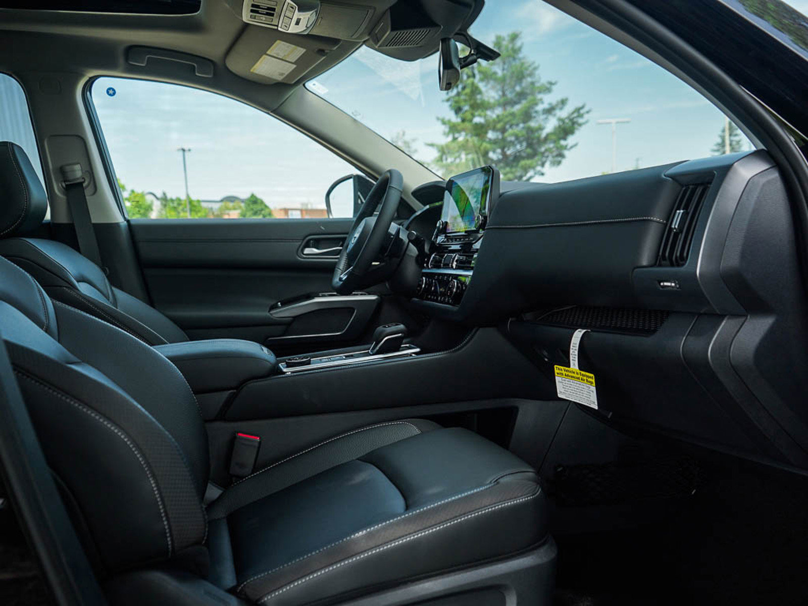 2025 Nissan Pathfinder SL photo 10