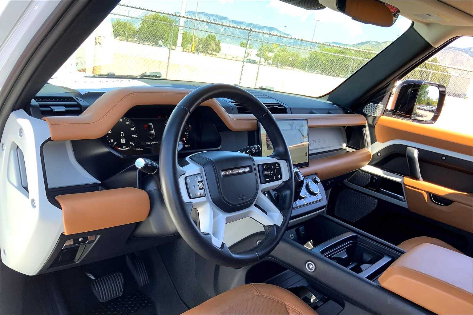 2024 Land Rover Defender S photo 14