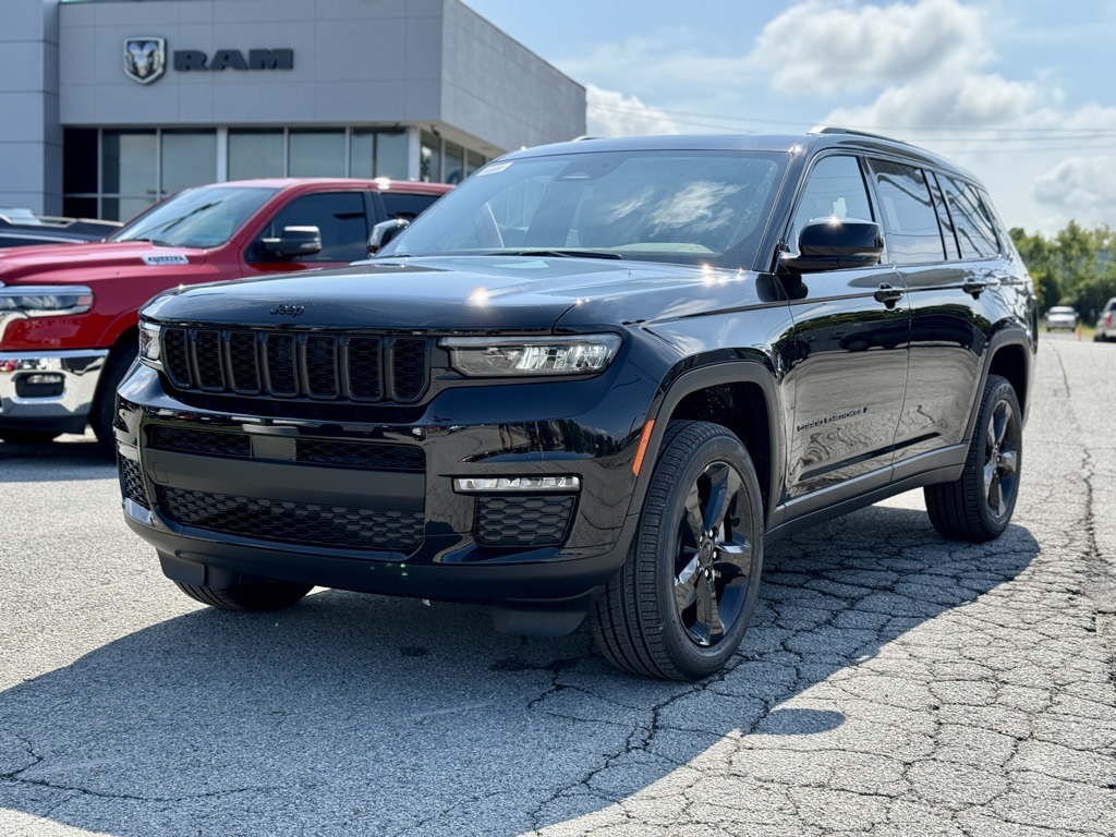 2025 Jeep Grand Cherokee Limited photo 2