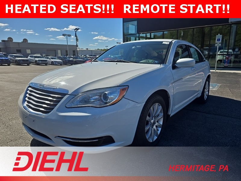 2013 Chrysler 200 Touring photo 3