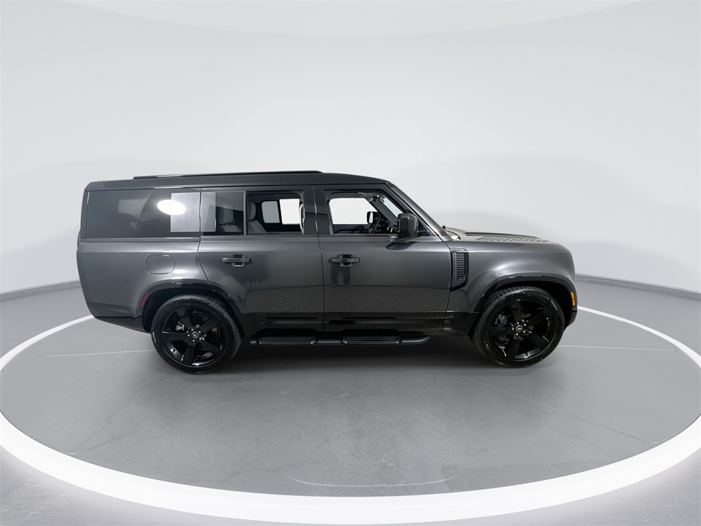 2025 Land Rover Defender 130 X-Dynamic SE photo 9