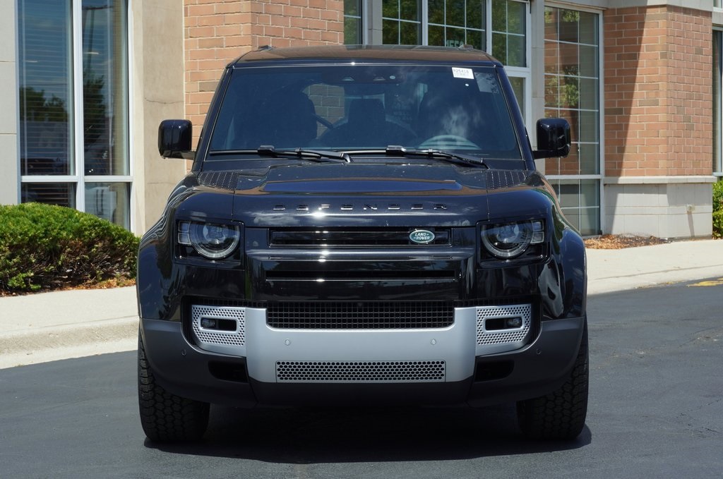2025 Land Rover Defender 130 S photo 2