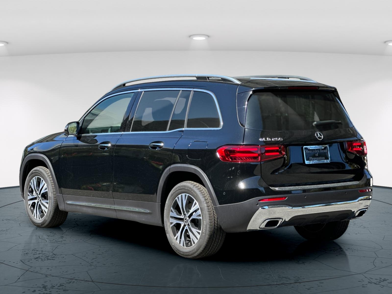 2025 Mercedes Benz GLB 250 photo 4
