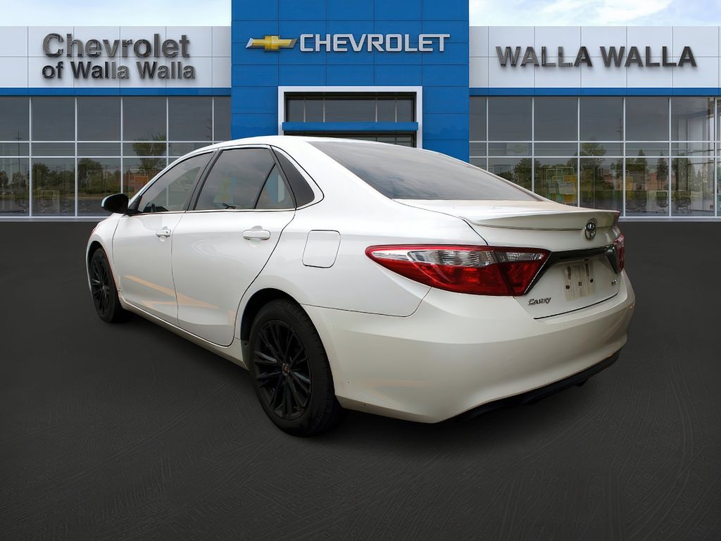 2016 Toyota Camry SE photo 4