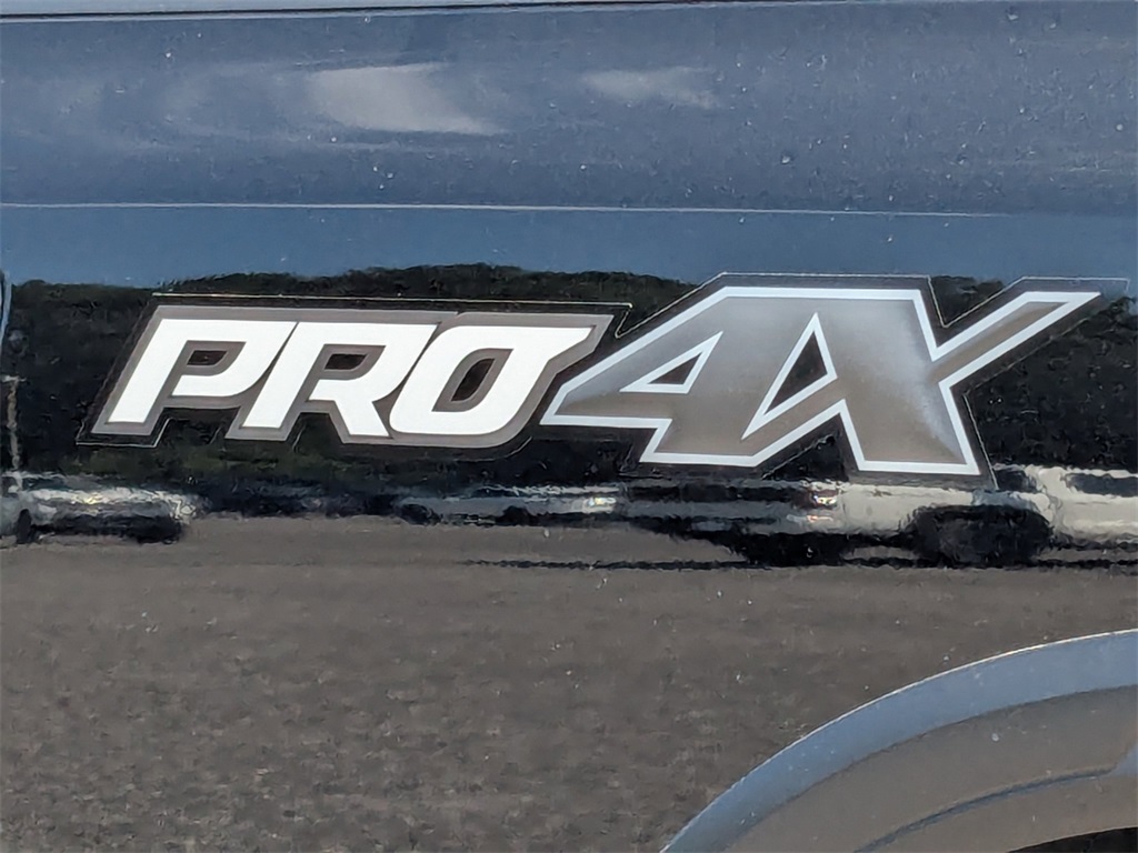 2024 Nissan Titan PRO-4X photo 12