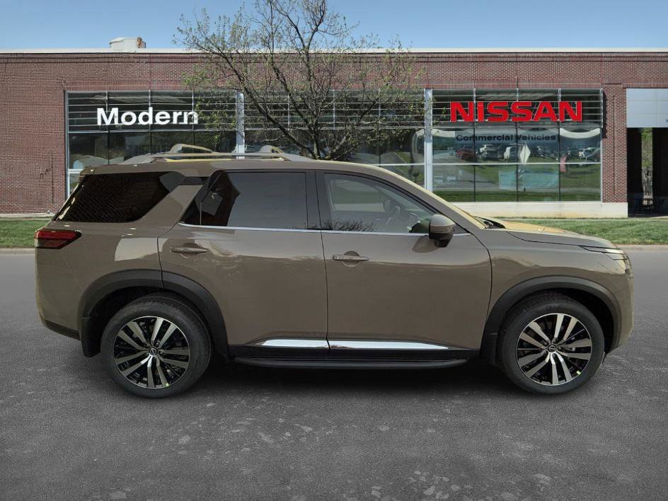 2025 Nissan Pathfinder Platinum photo 9
