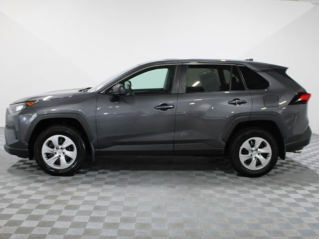 2022 Toyota RAV4 LE photo 2