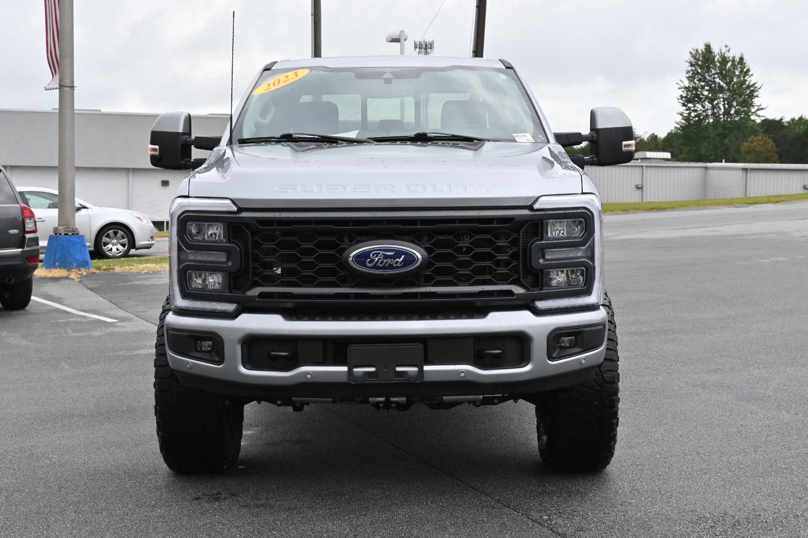 2023 Ford F-350 Lariat photo 2