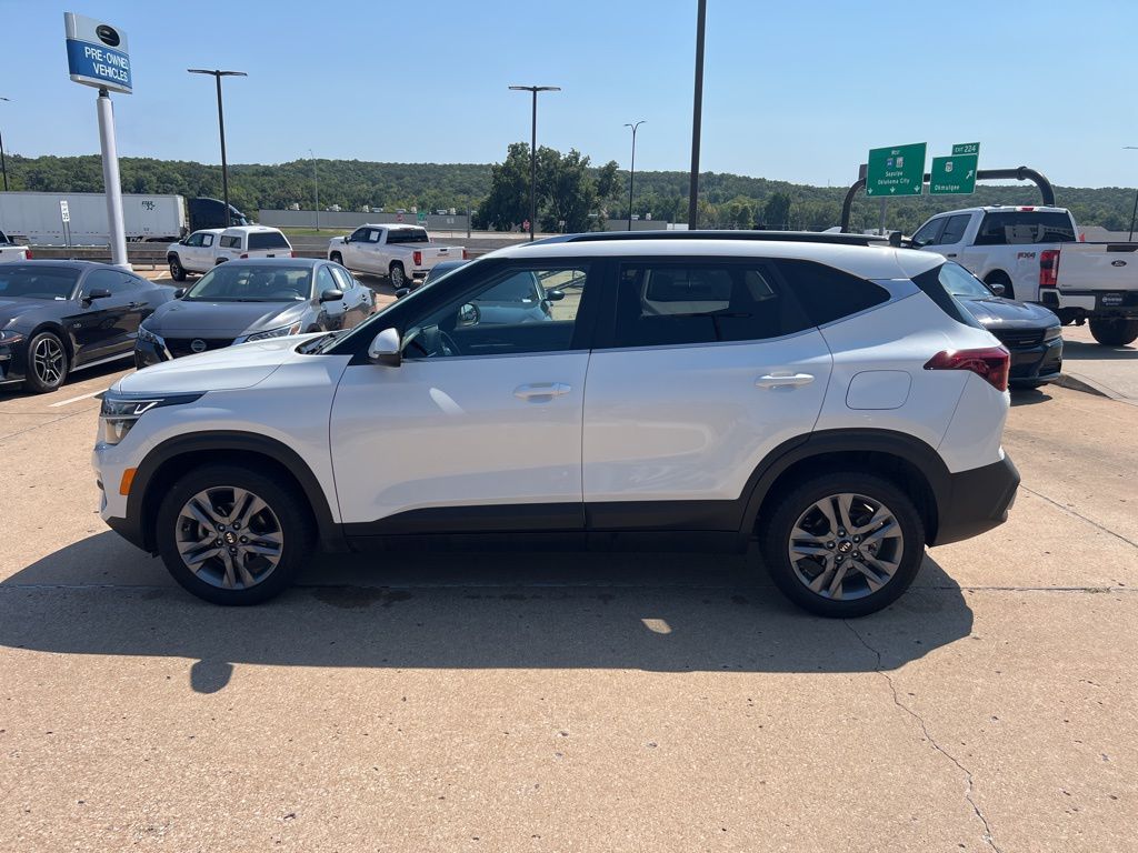 2021 Kia Seltos S photo 3