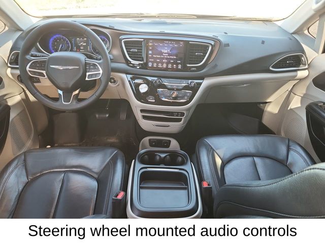 2017 Chrysler Pacifica Touring L photo 9