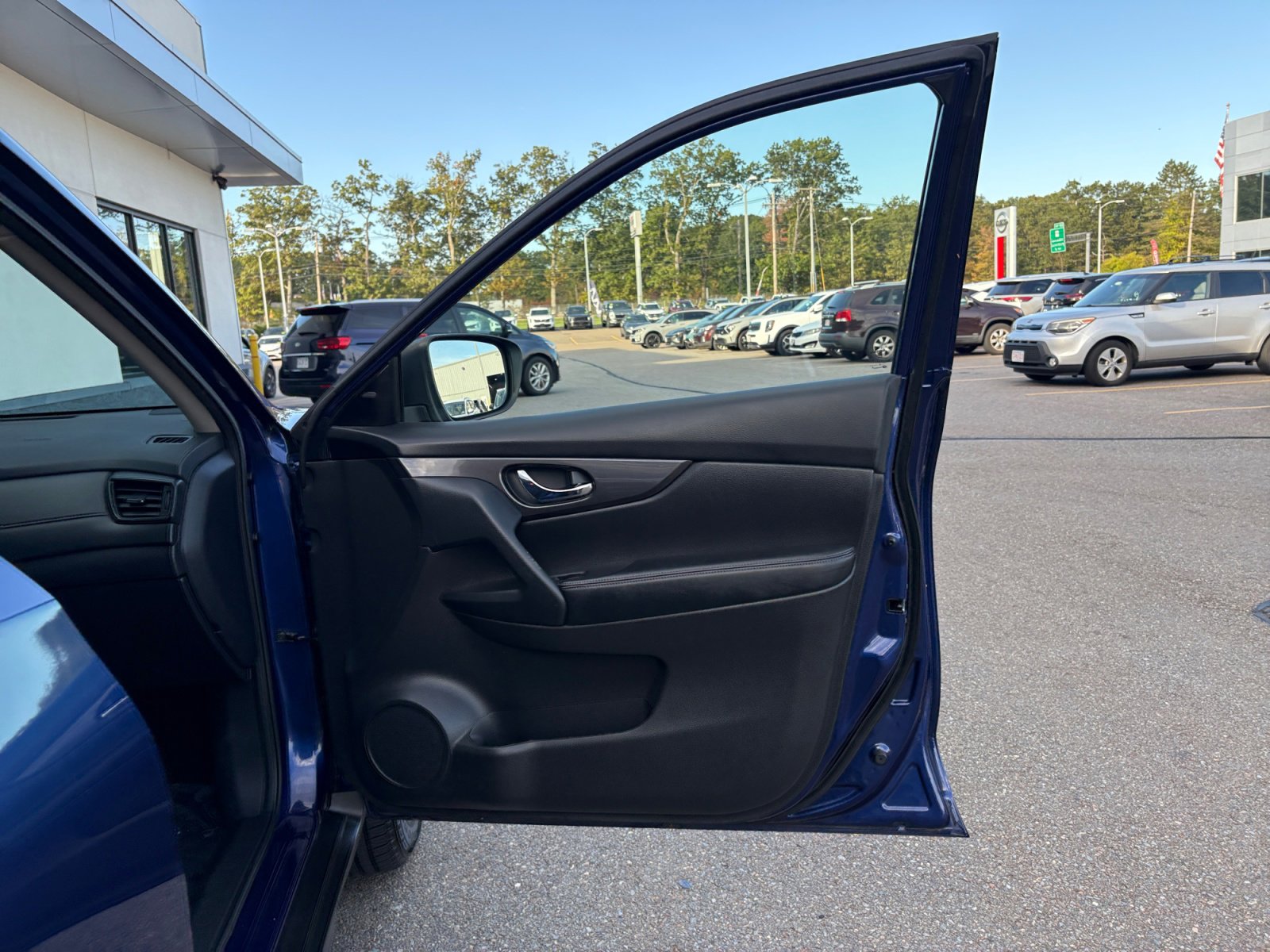 2020 Nissan Rogue SV photo 29
