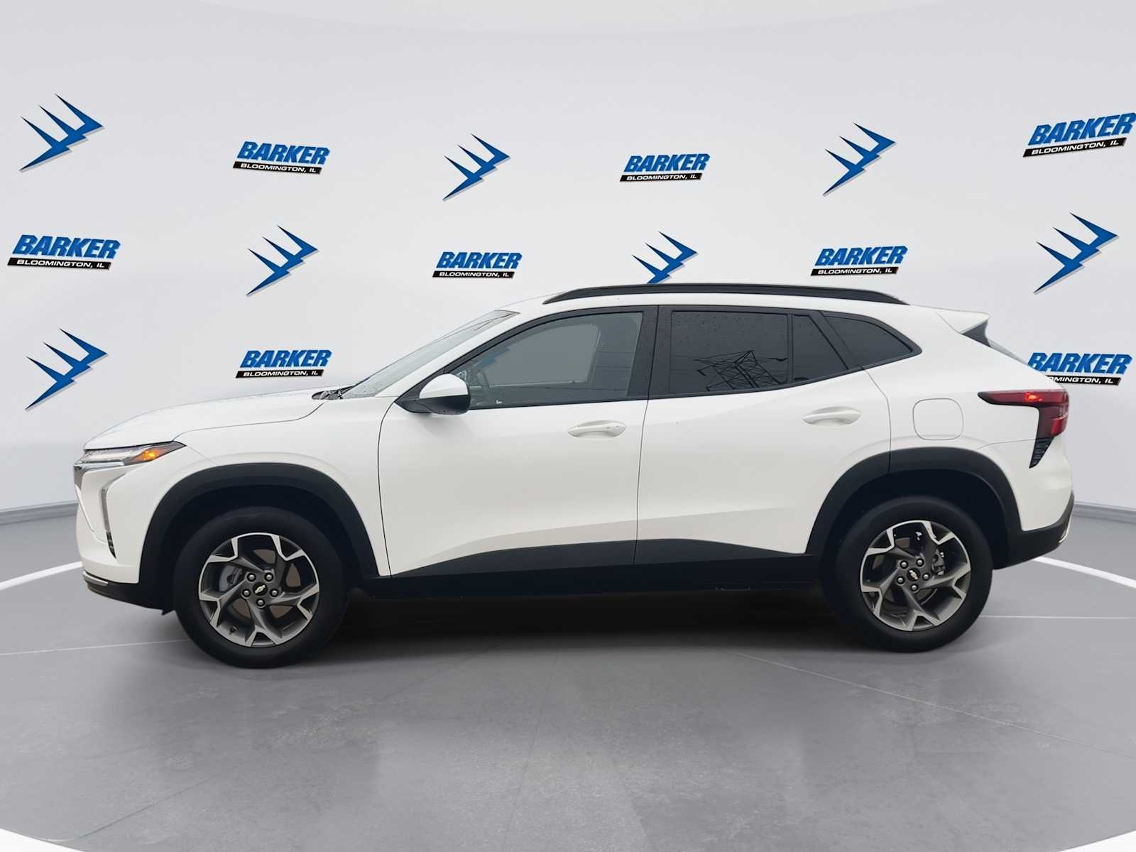 2025 Chevrolet Trax LT photo 2