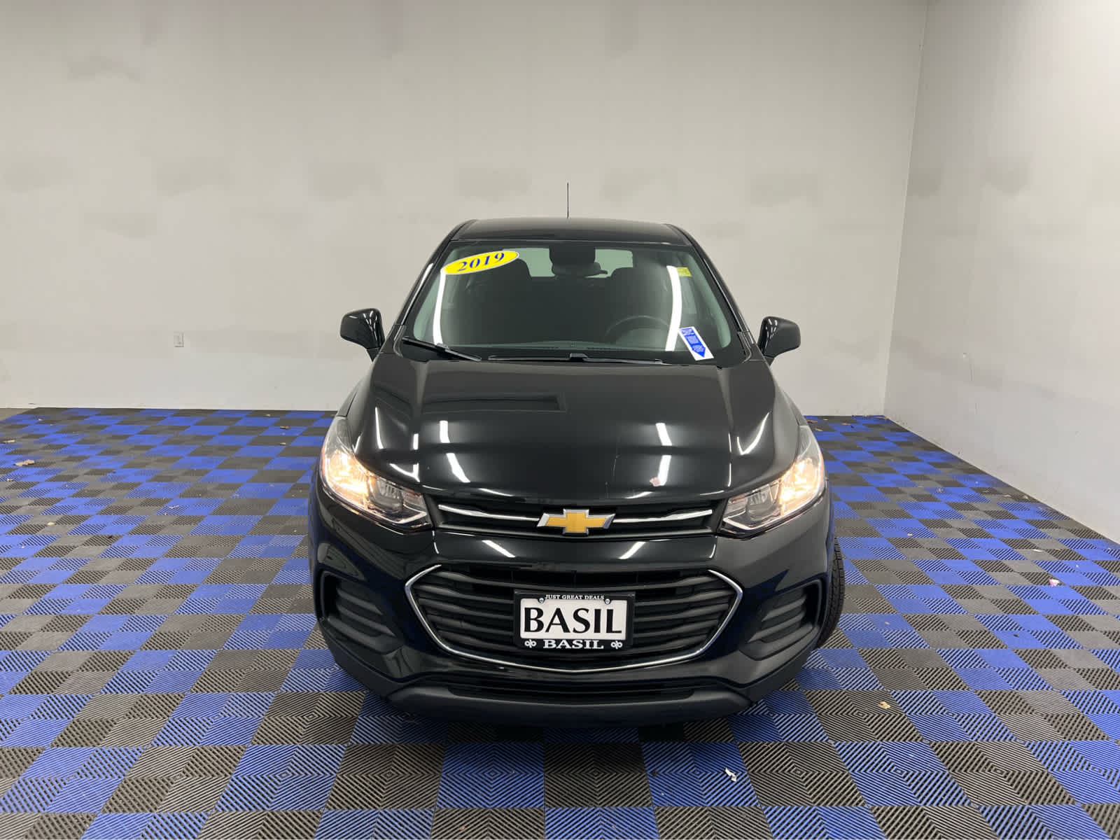 2019 Chevrolet Trax LS photo 2