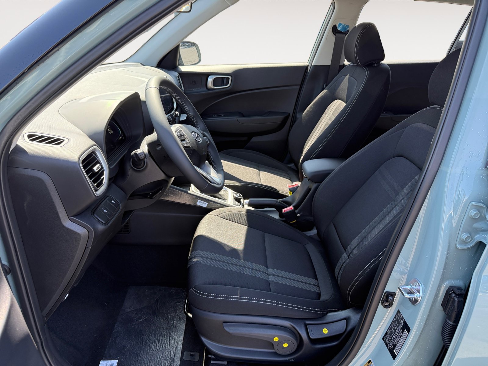 2025 Hyundai Venue SEL photo 9