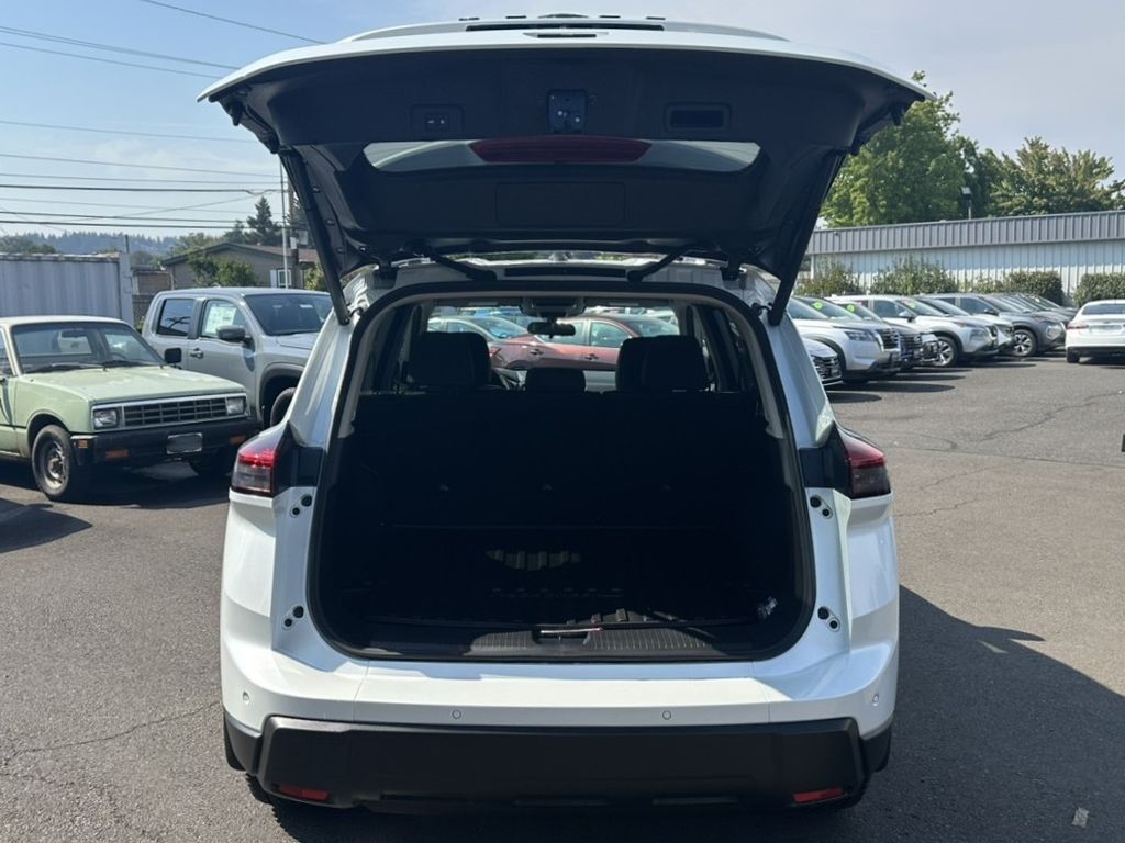2026 Nissan Rogue SV photo 7