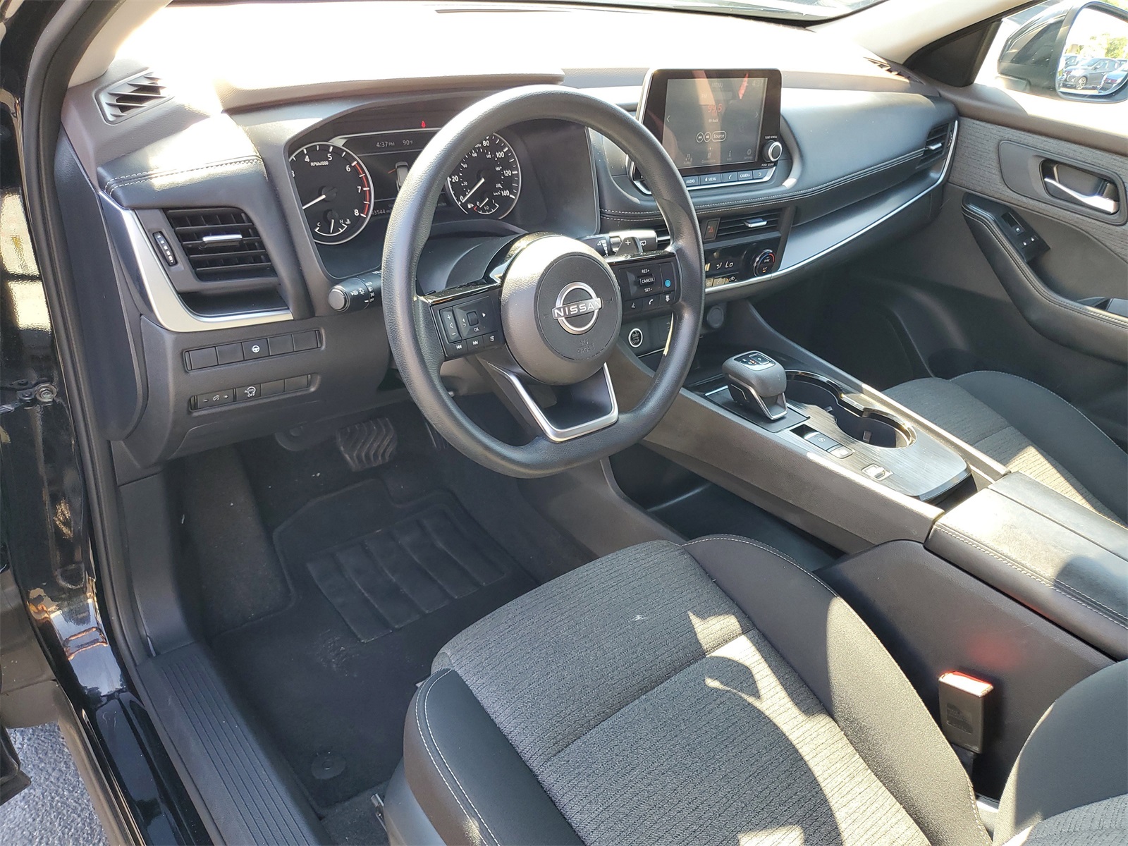 2023 Nissan Rogue SV photo 6