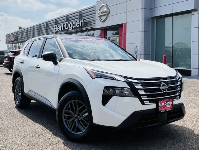 2025 Nissan Rogue S's photo