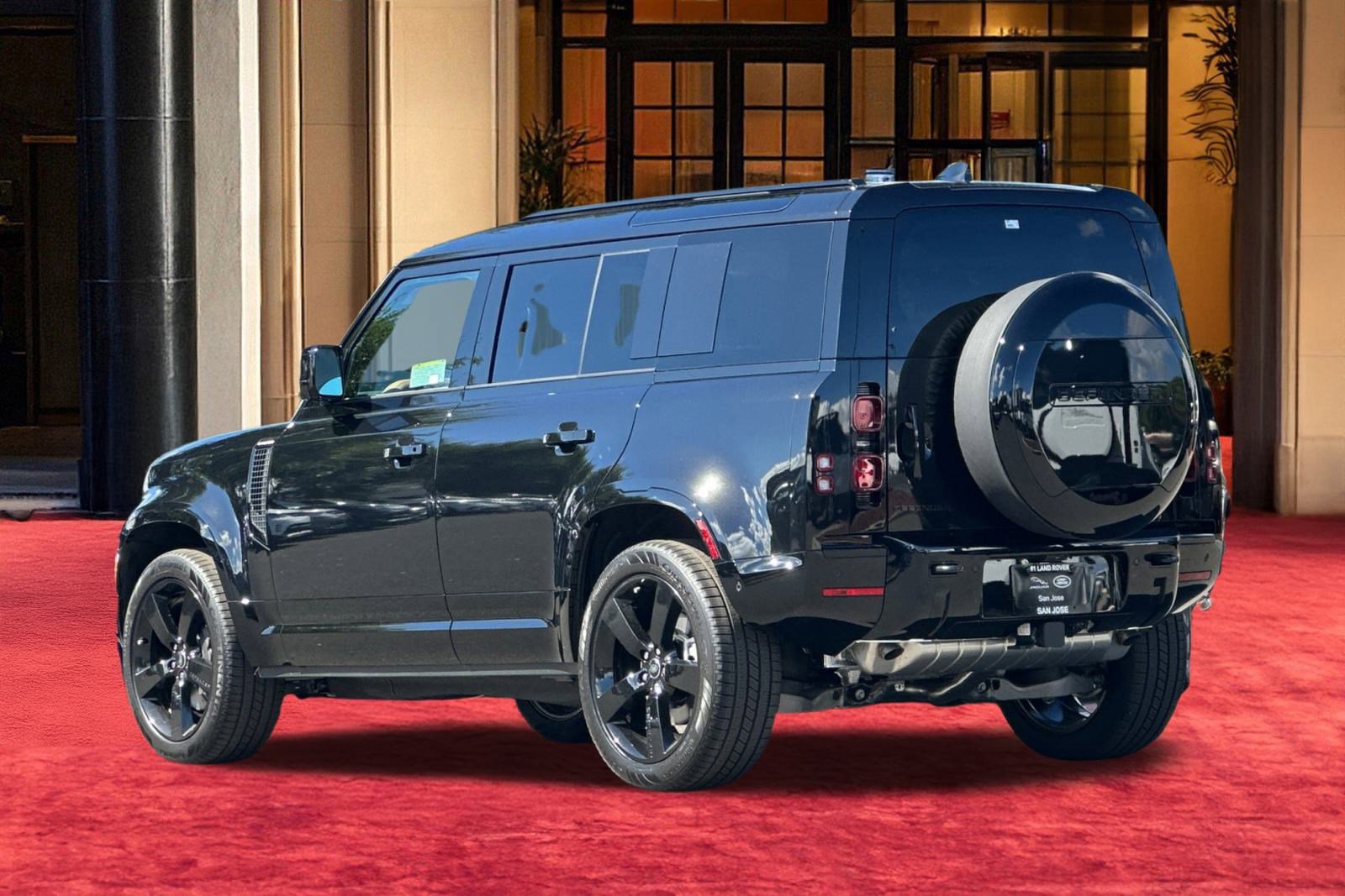 2025 Land Rover Defender 110 X-Dynamic SE photo 3