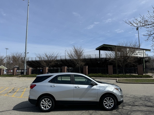 2021 Chevrolet Equinox LS photo 4
