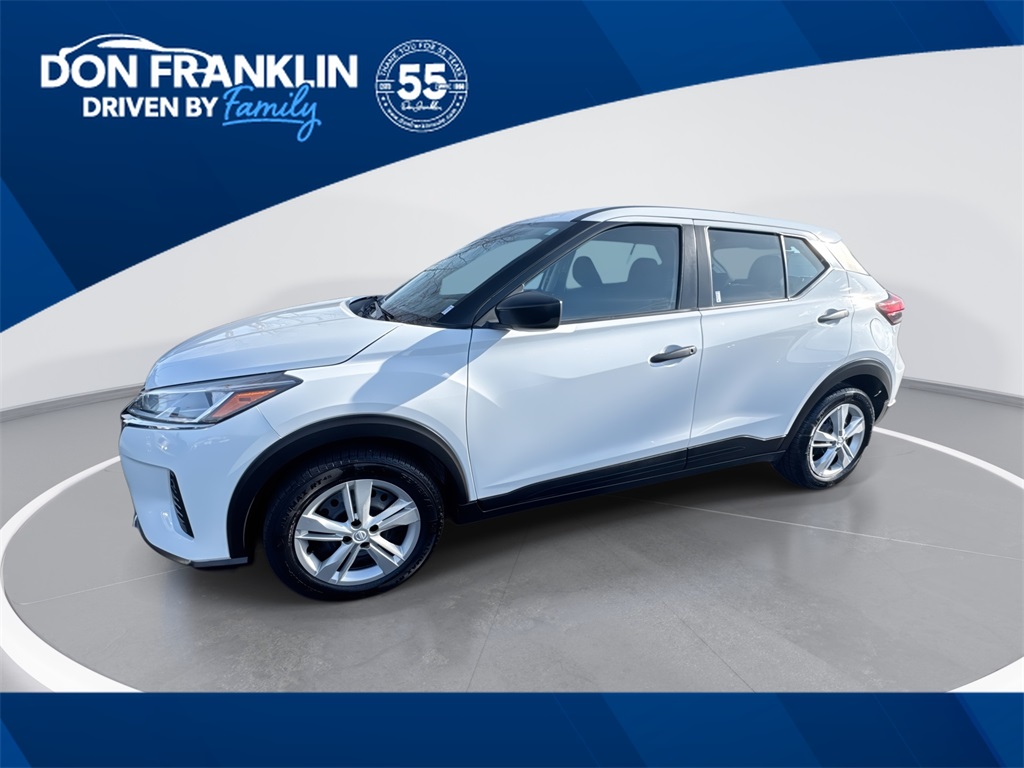 2022 Nissan Kicks S's photo