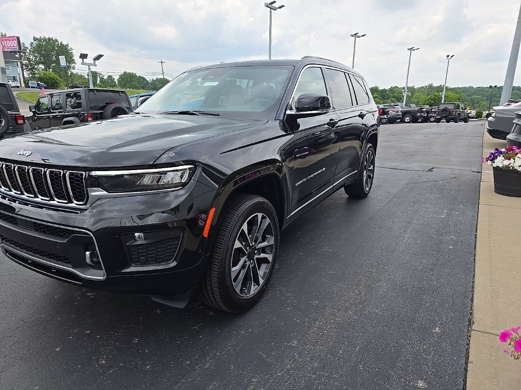 2025 Jeep Grand Cherokee Overland photo 3