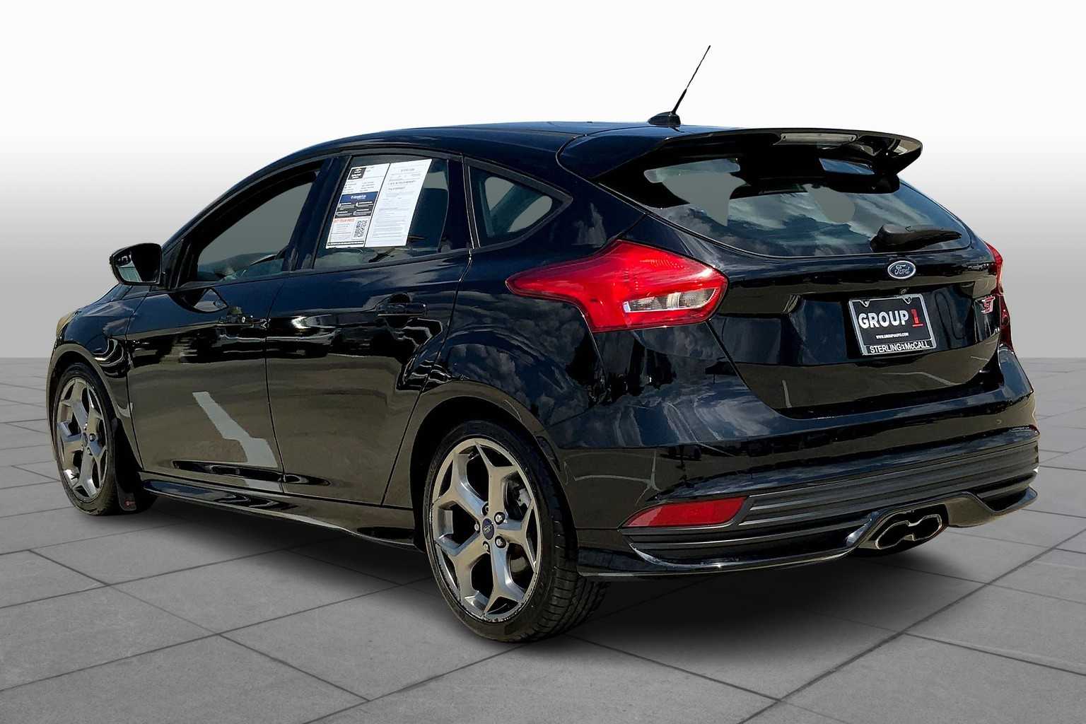 2017 Ford Focus ST photo 10