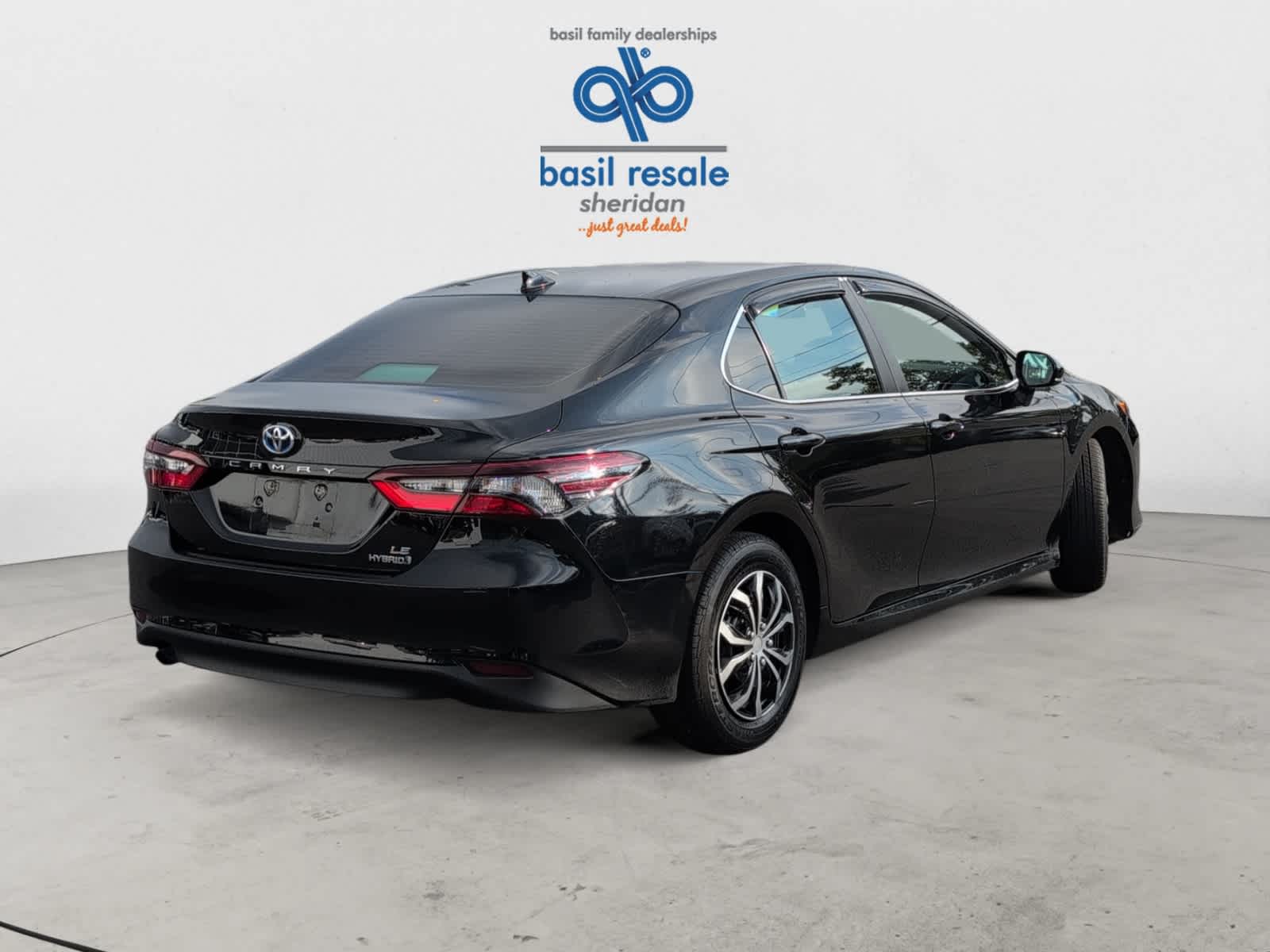 2022 Toyota Camry Hybrid LE SE photo 4