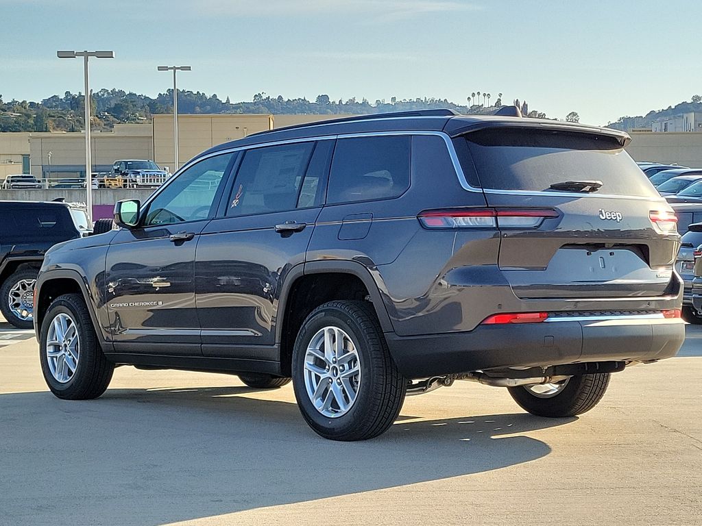2025 Jeep Grand Cherokee Laredo X photo 13