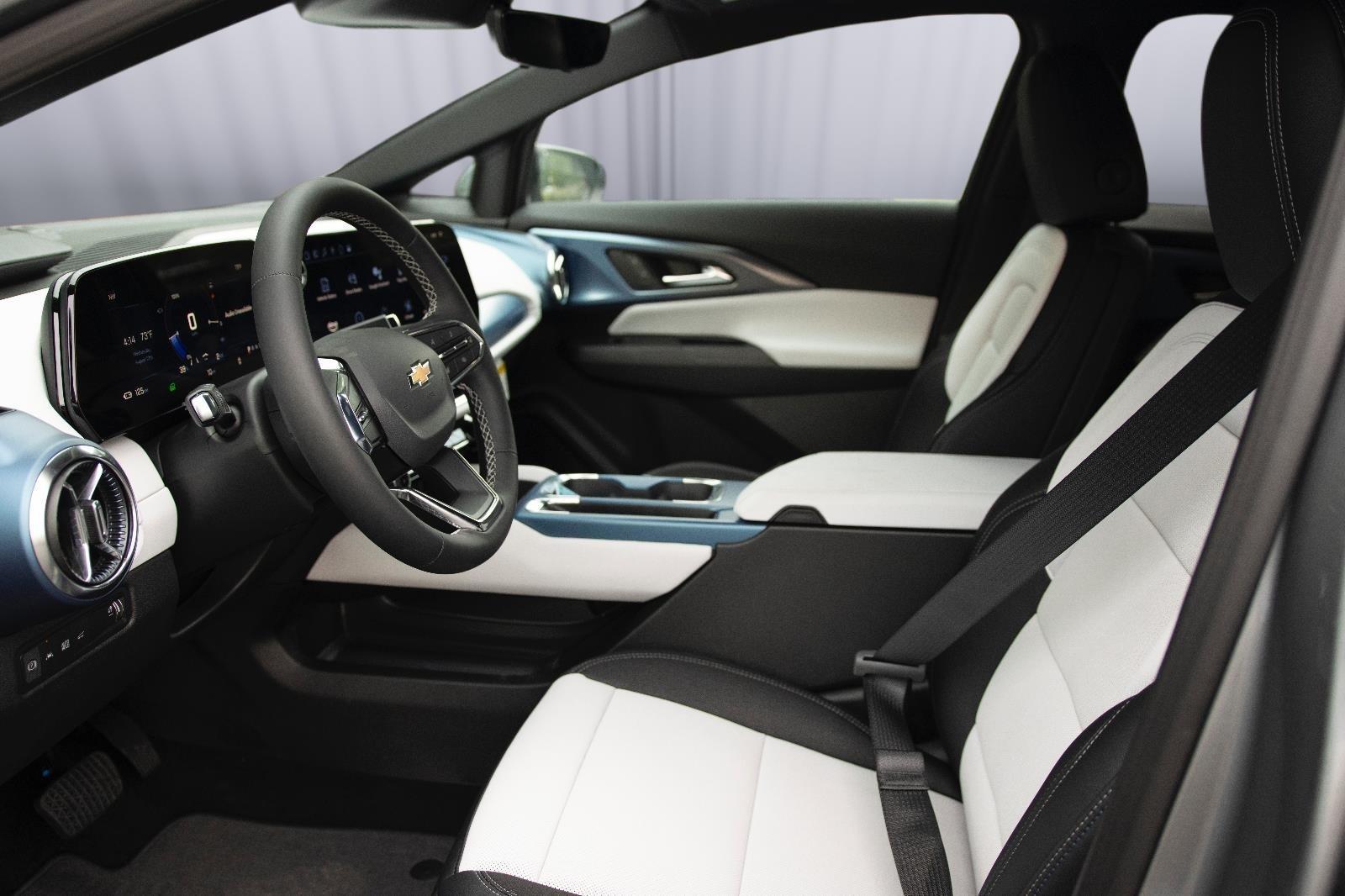 2025 Chevrolet Equinox EV 1LT photo 11
