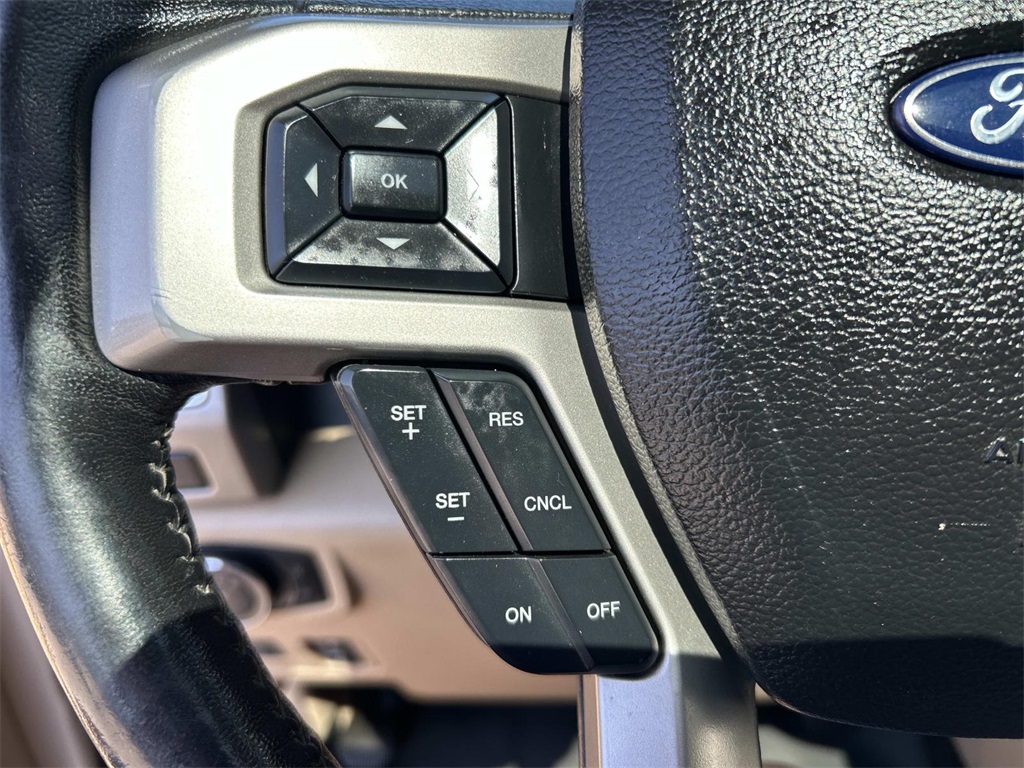2017 Ford F-250 Lariat photo 26