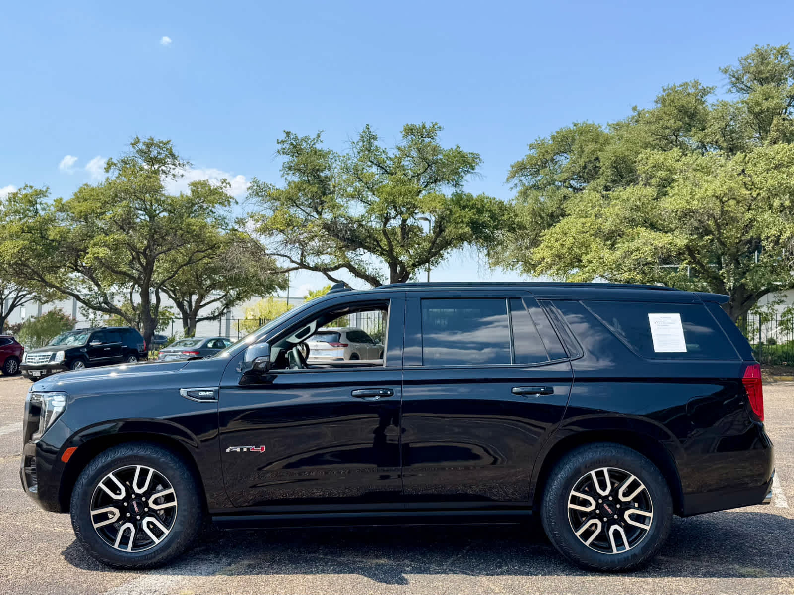 2024 Gmc Yukon AT4 photo 2