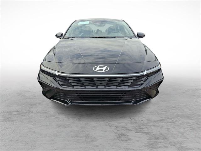 2025 Hyundai Elantra SE photo 2