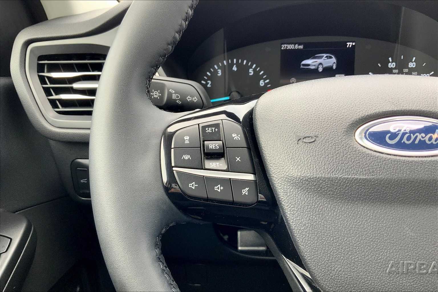 2022 Ford Escape SEL photo 22