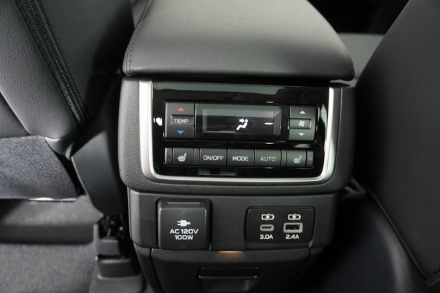 2025 Subaru Ascent Onyx Edition Touring photo 19