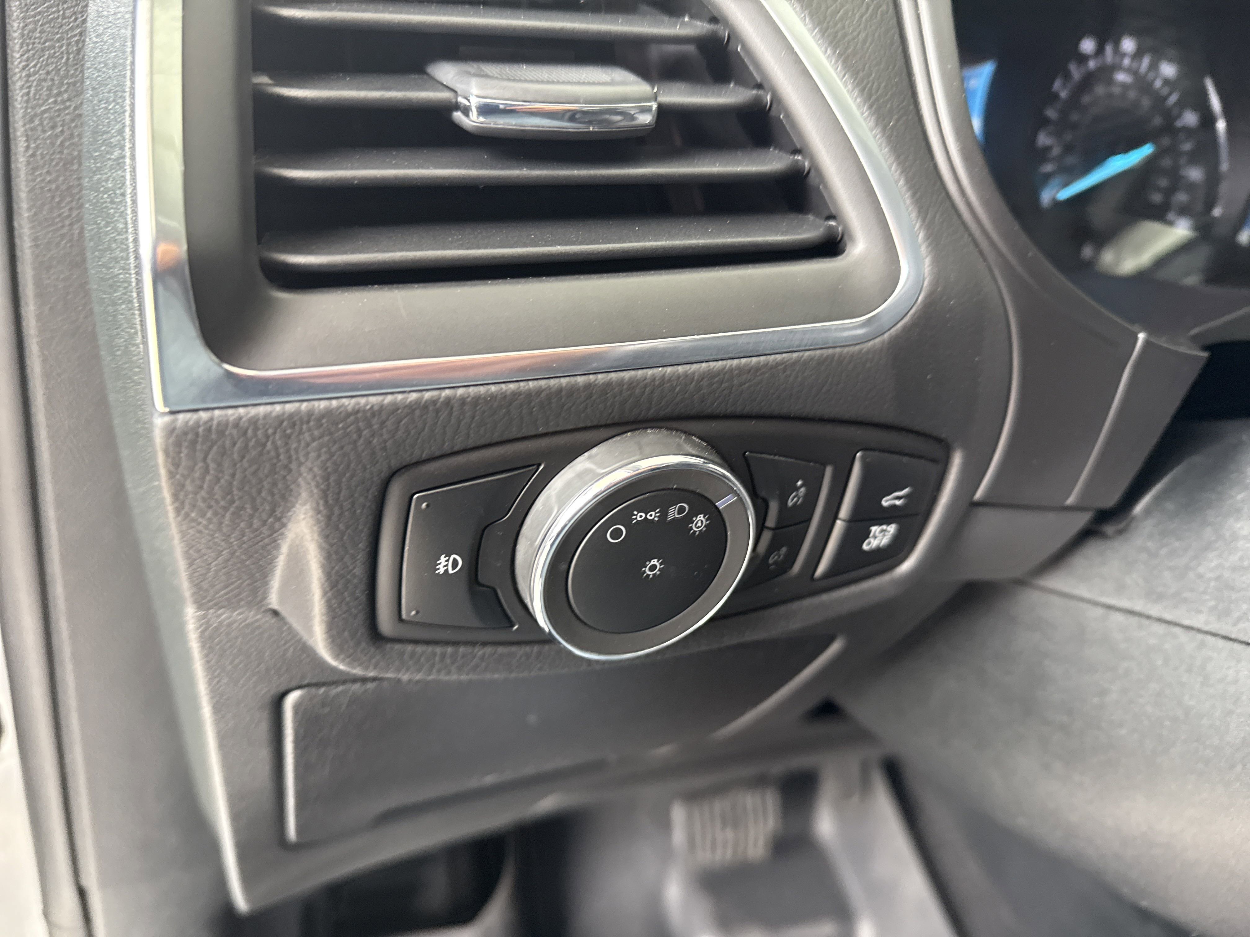 2024 Ford Edge Titanium photo 14