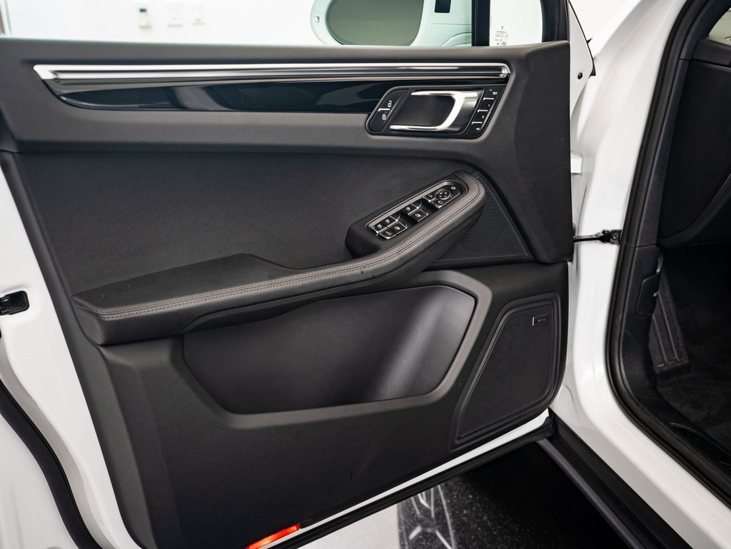 2024 Porsche Macan T photo 21