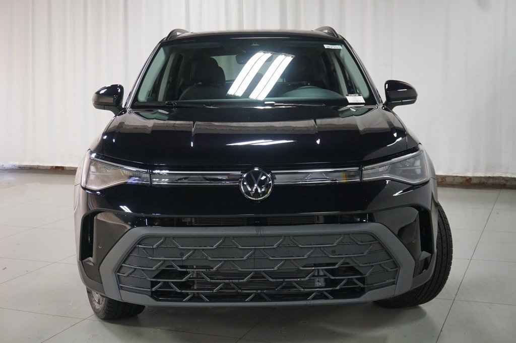 2025 Volkswagen Taos SE photo 4