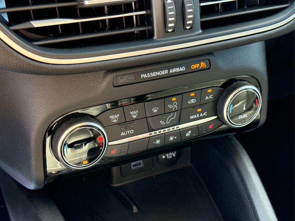 2022 Ford Escape SEL photo 25