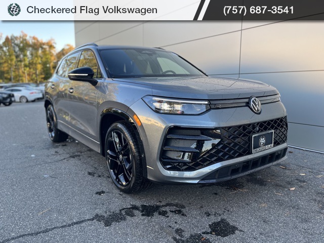 2026 Volkswagen Tiguan SE R-LINE BLACK's photo