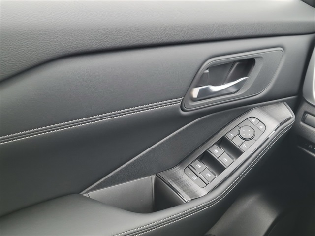 2026 Nissan Rogue SV photo 23