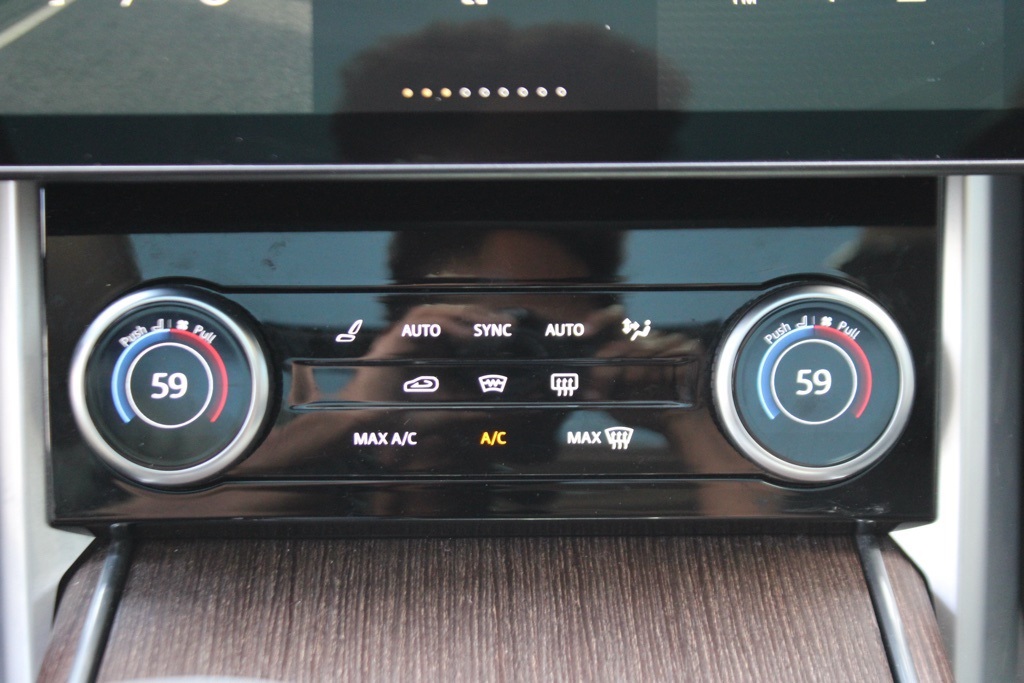2023 Land Rover Range Rover SE photo 18