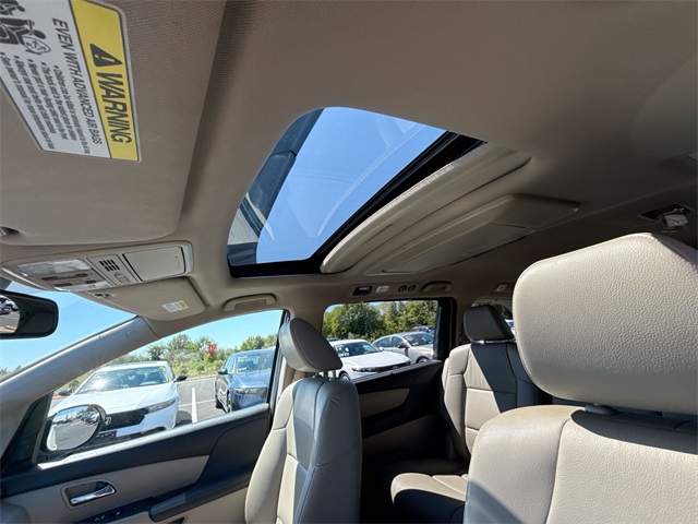 2015 Honda Odyssey Touring photo 18