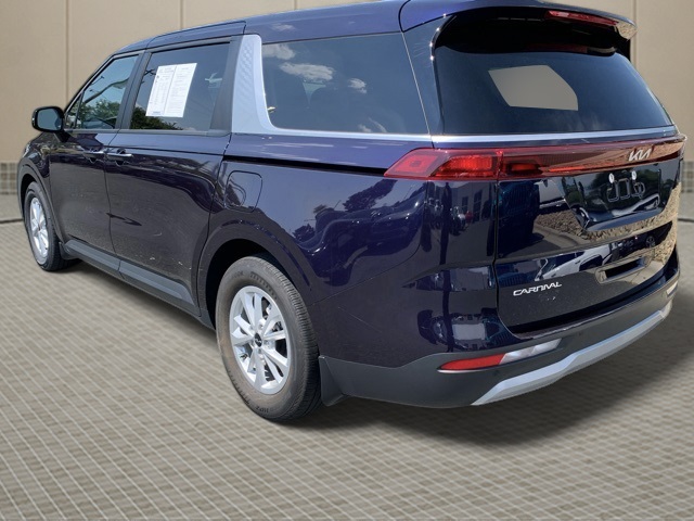 2024 Kia Carnival LX photo 2