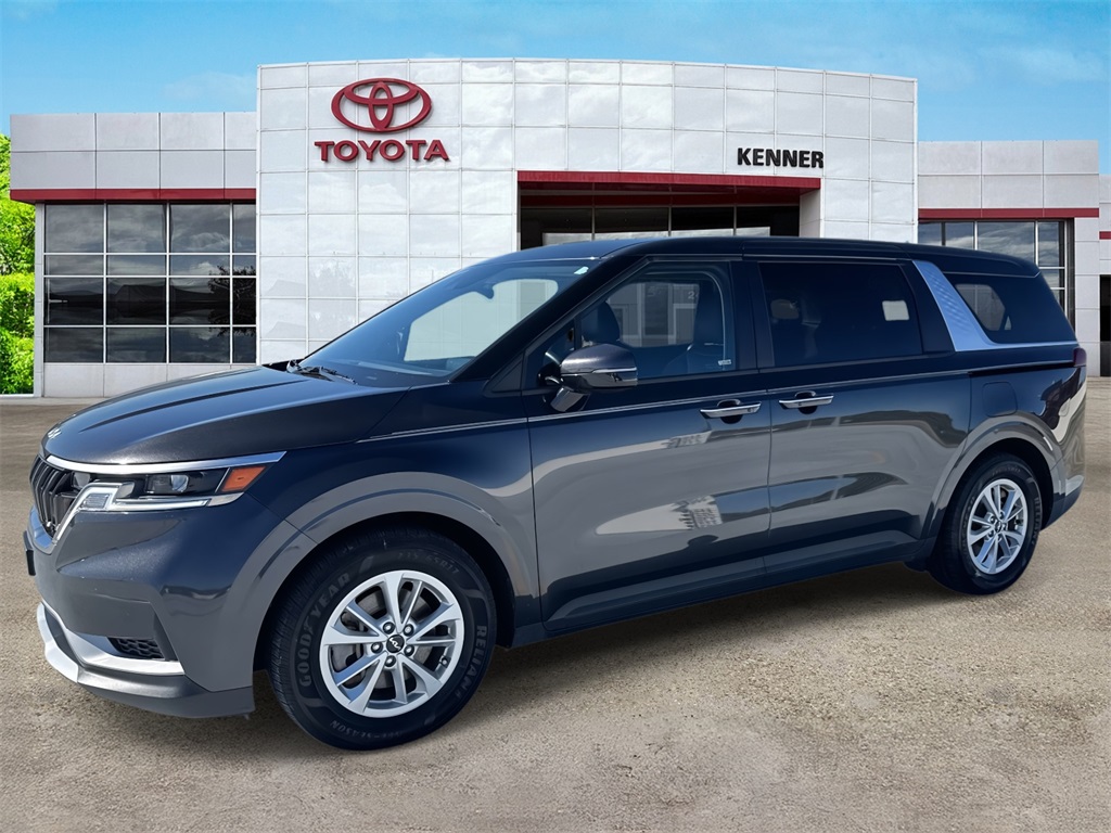 2024 Kia Carnival LX photo 3